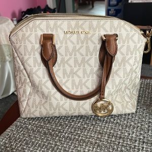 Micheal Kors Crossbody Hand bag